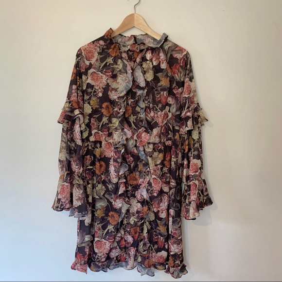 H&M Dresses & Skirts - Romantic H&M floral chiffon dress